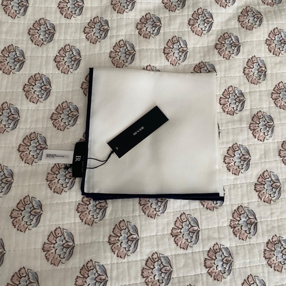 NWT Banana Republic KIA SILK POCKET SQUARE, White - Picture 2 of 3